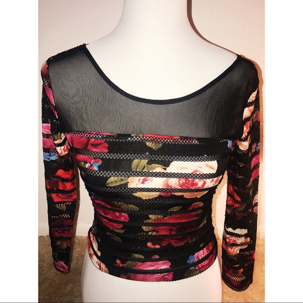 Guess cropped top♥️